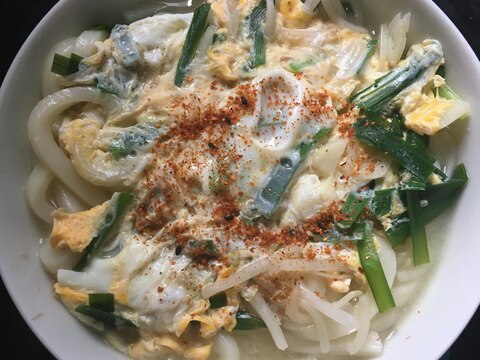 にら、もやし、にんにくの卵うどん